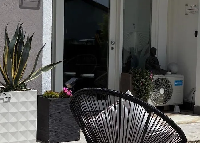 Ivy Park ゲストハウス 3*